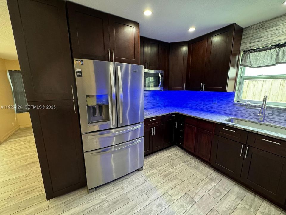 For Sale: $385,000 (5 beds, 2 baths, 1620 Square Feet)