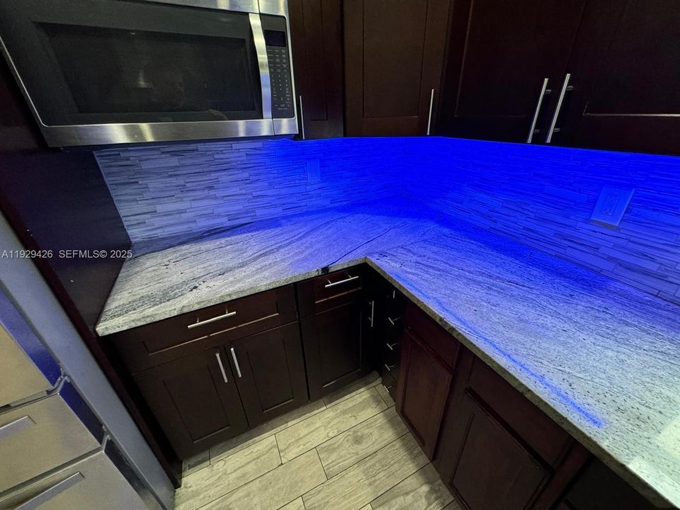 For Sale: $385,000 (5 beds, 2 baths, 1620 Square Feet)