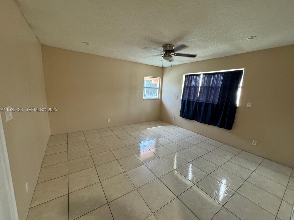 For Sale: $385,000 (5 beds, 2 baths, 1620 Square Feet)