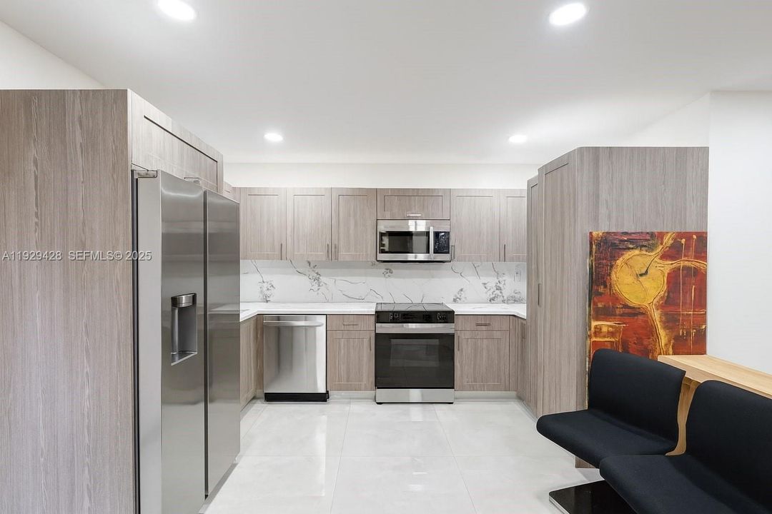 For Rent: $1,900 (1 beds, 1 baths, 650 Square Feet)