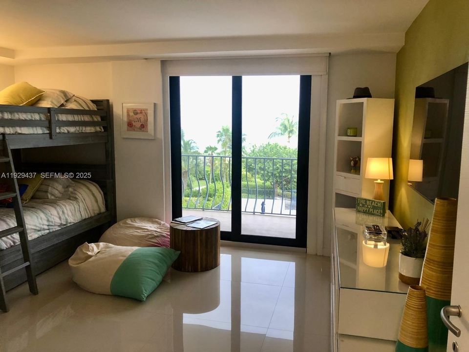 For Rent: $5,800 (2 beds, 2 baths, 1728 Square Feet)