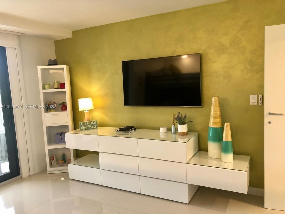 For Rent: $5,800 (2 beds, 2 baths, 1728 Square Feet)