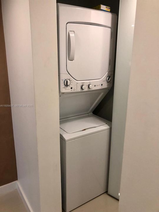 For Rent: $5,800 (2 beds, 2 baths, 1728 Square Feet)