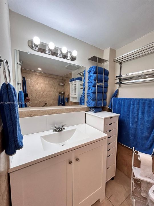 En Venta: $359,900 (3 camas, 2 baños, 1120 Pies cuadrados)