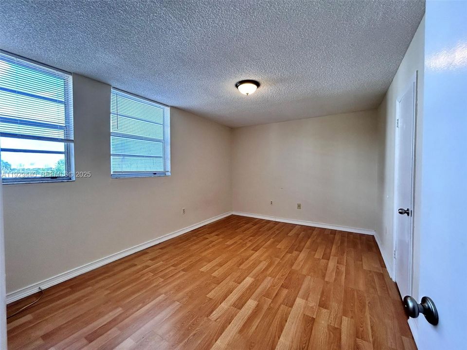 En Venta: $359,900 (3 camas, 2 baños, 1120 Pies cuadrados)