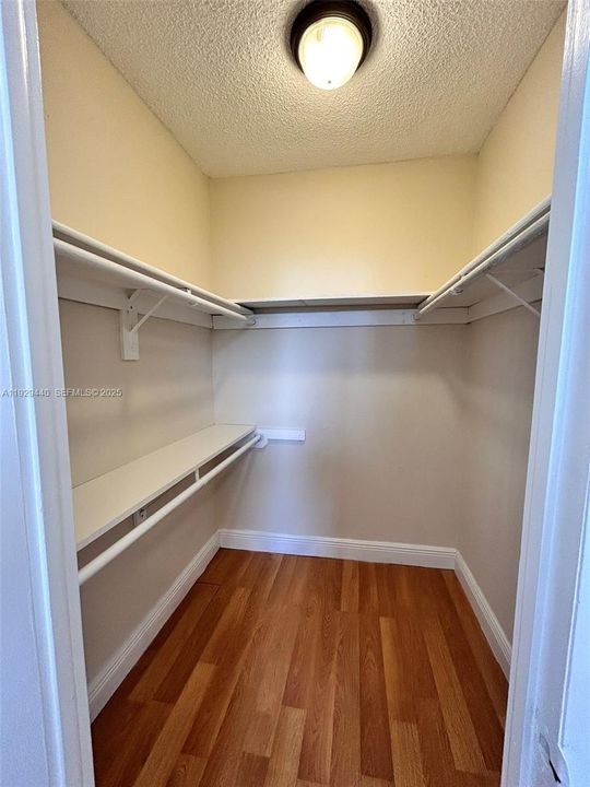 En Venta: $359,900 (3 camas, 2 baños, 1120 Pies cuadrados)