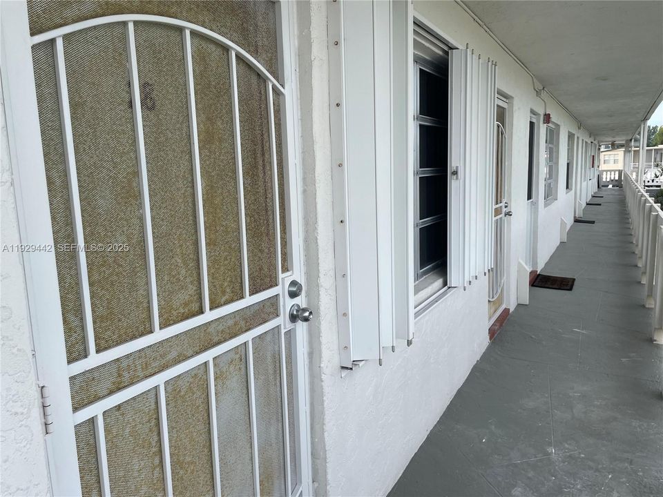 На продажу: $135,000 (1 спален, 1 ванн, 836 Квадратных фут)