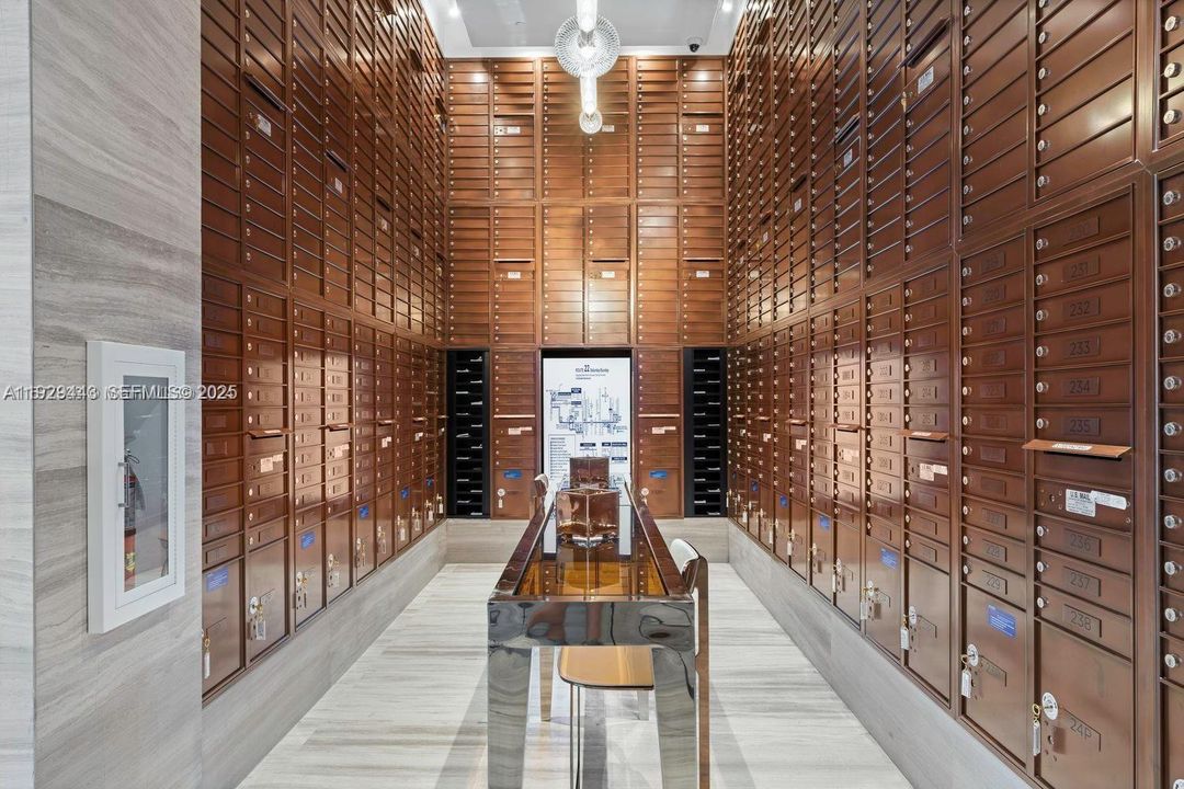 For Rent: $2,950 (2 beds, 2 baths, 920 Square Feet)