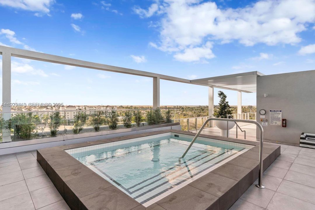 For Rent: $2,950 (2 beds, 2 baths, 920 Square Feet)