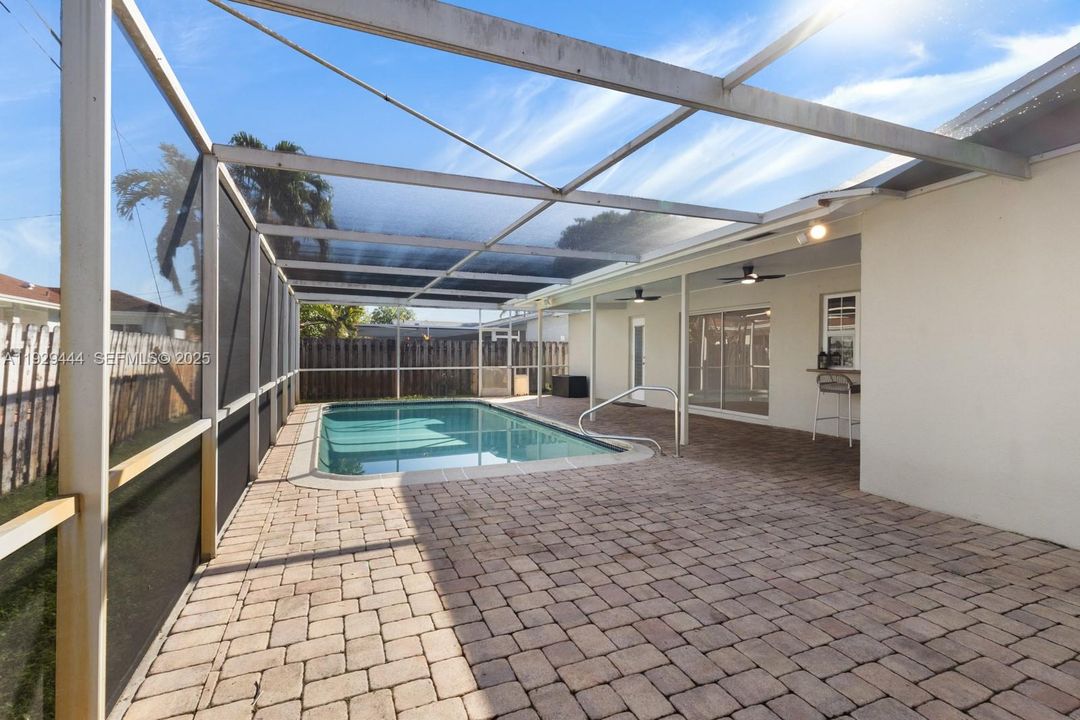 For Rent: $3,500 (3 beds, 2 baths, 1600 Square Feet)