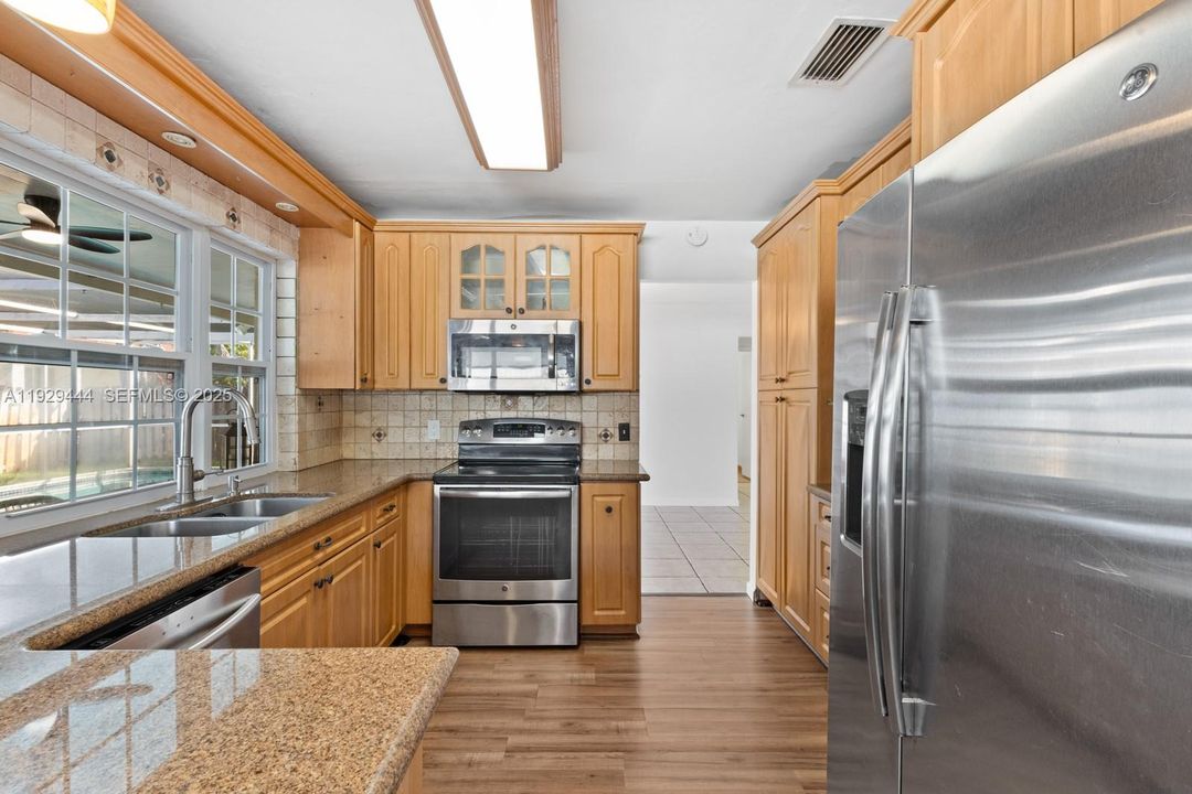 For Rent: $3,500 (3 beds, 2 baths, 1600 Square Feet)