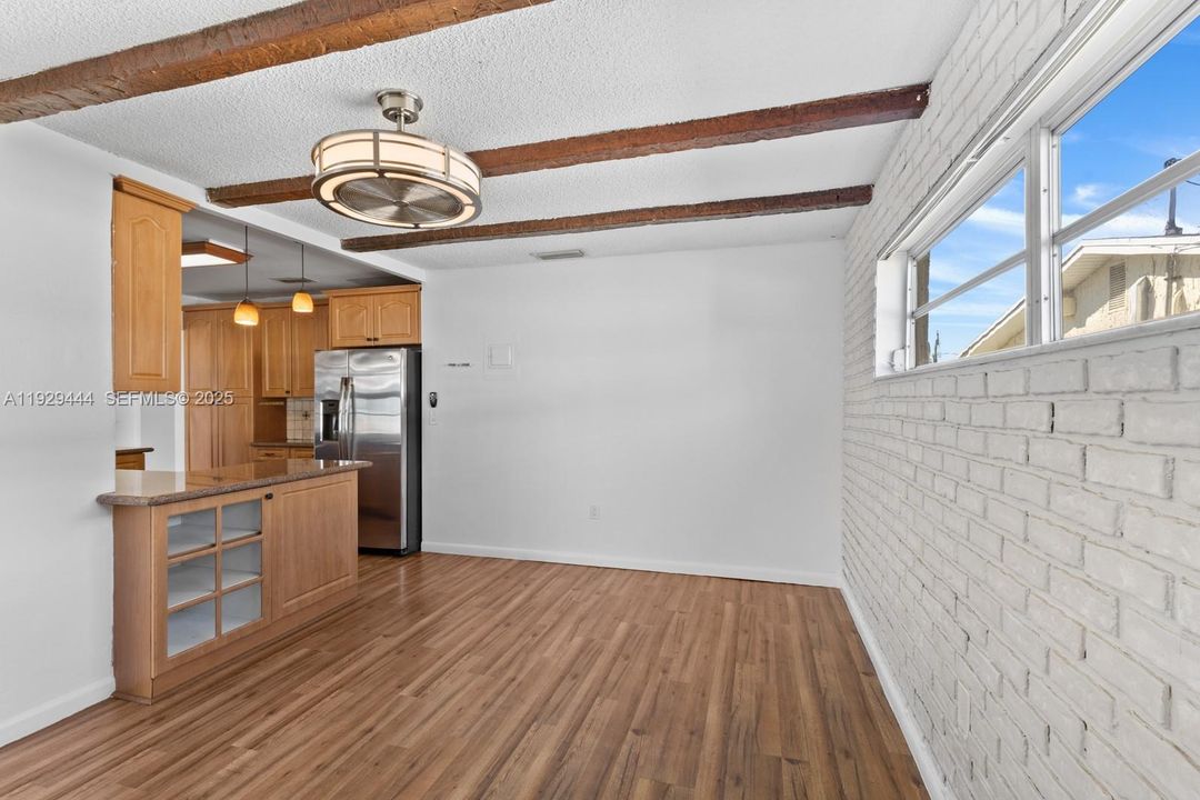 For Rent: $3,500 (3 beds, 2 baths, 1600 Square Feet)