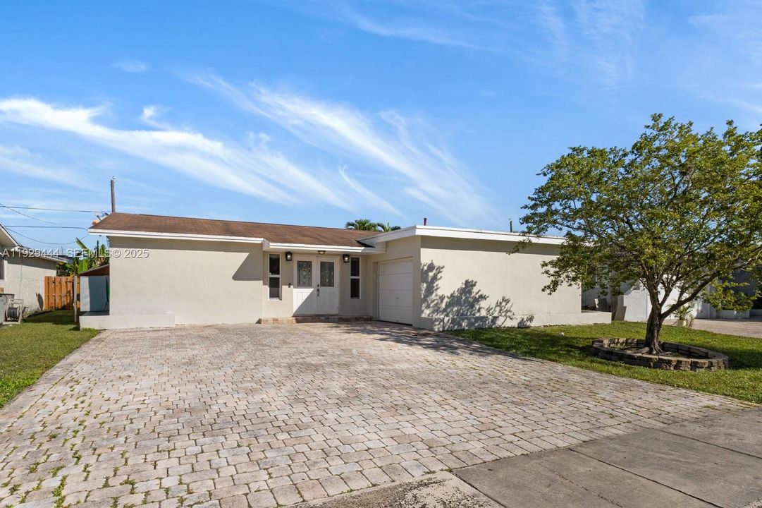 For Rent: $3,500 (3 beds, 2 baths, 1600 Square Feet)