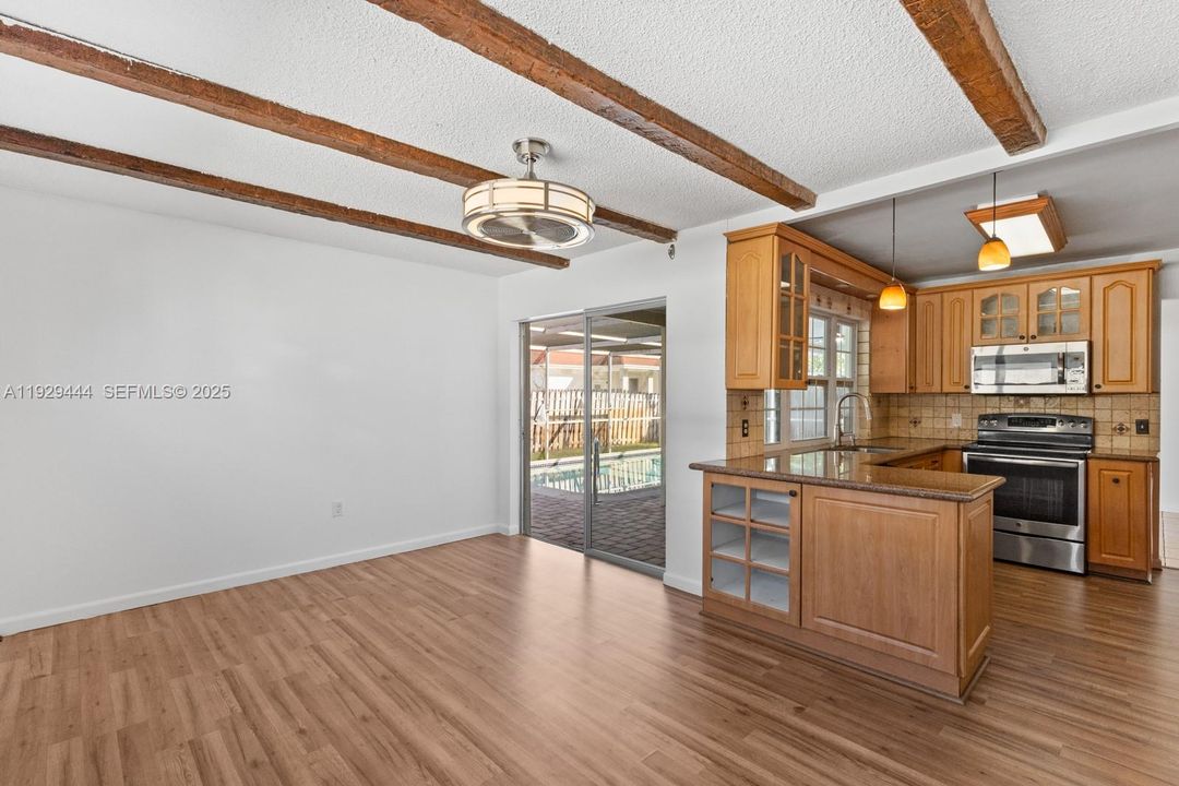 For Rent: $3,500 (3 beds, 2 baths, 1600 Square Feet)