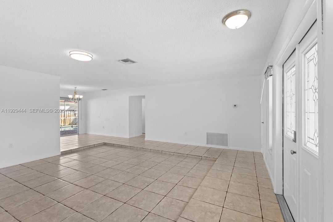 For Rent: $3,500 (3 beds, 2 baths, 1600 Square Feet)