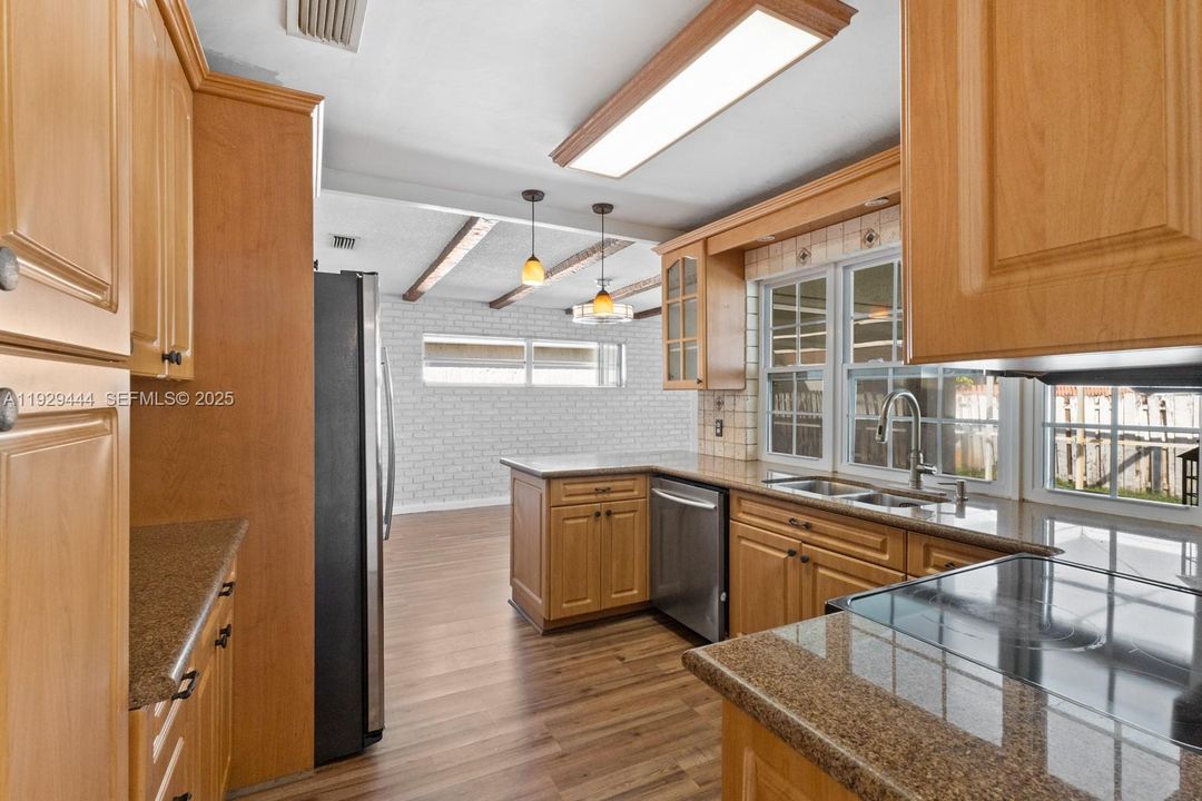 For Rent: $3,500 (3 beds, 2 baths, 1600 Square Feet)