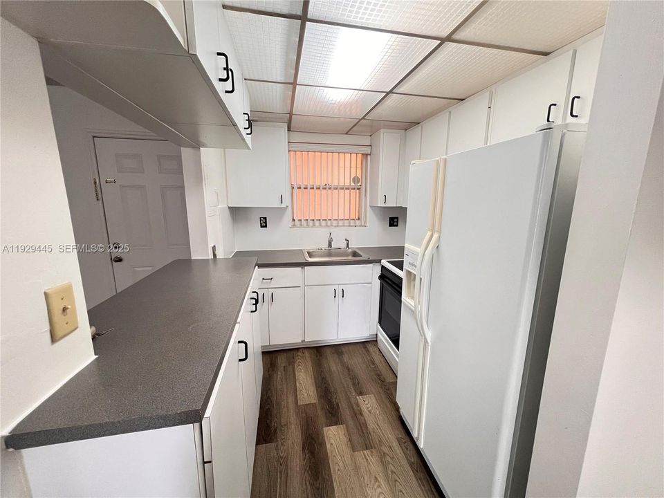 В аренду: $1,800 (1 спален, 1 ванн, 741 Квадратных фут)