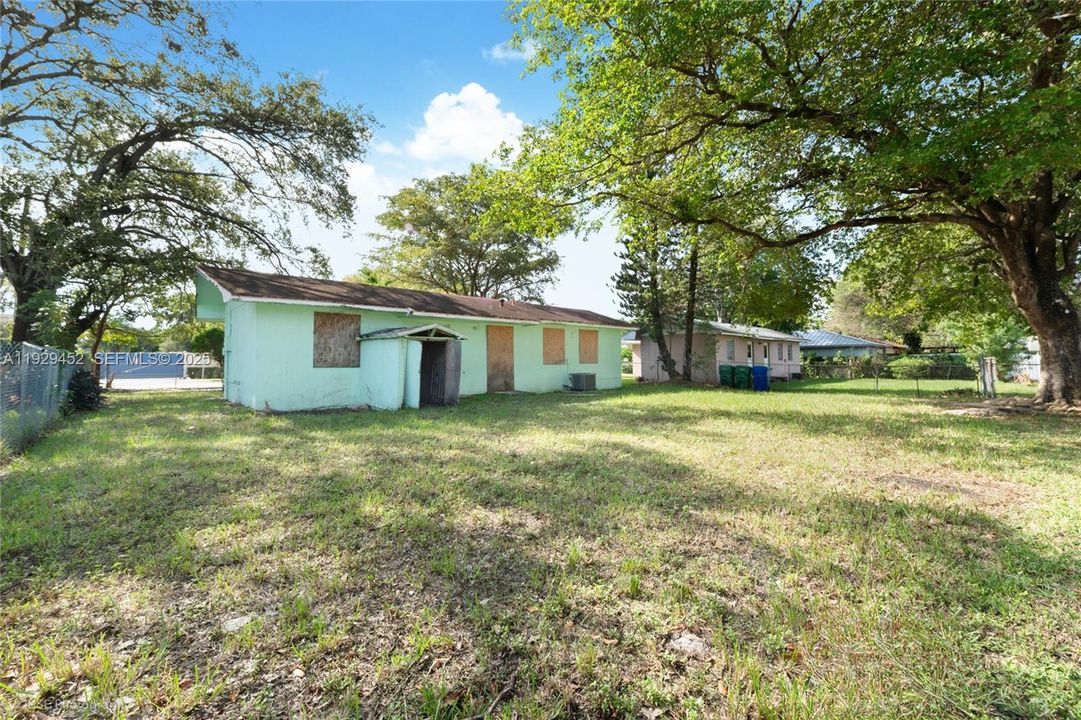 For Sale: $1,475,000 (3 beds, 2 baths, 1270 Square Feet)
