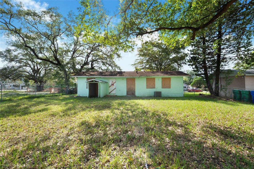 For Sale: $1,475,000 (3 beds, 2 baths, 1270 Square Feet)
