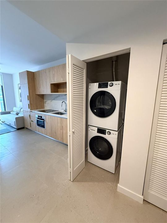 For Sale: $559,900 (1 beds, 1 baths, 630 Square Feet)