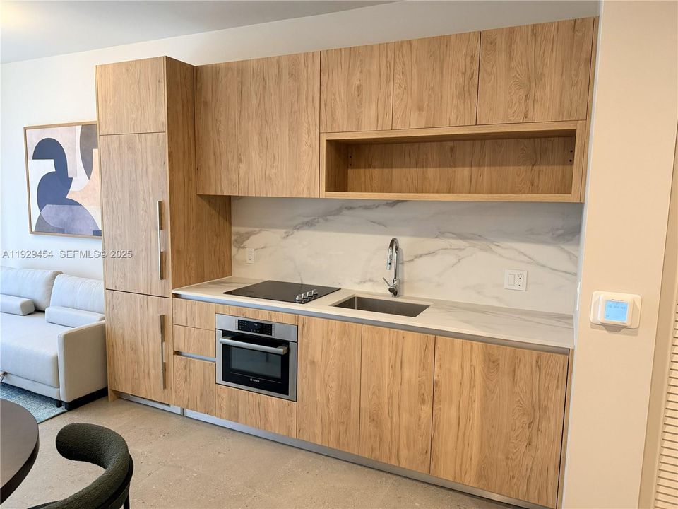 For Sale: $559,900 (1 beds, 1 baths, 630 Square Feet)