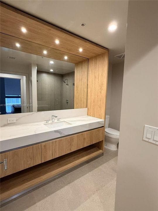 For Sale: $559,900 (1 beds, 1 baths, 630 Square Feet)