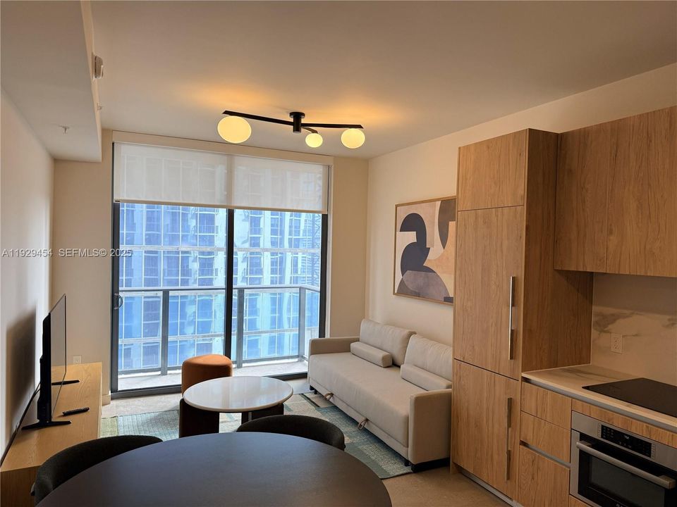 For Sale: $559,900 (1 beds, 1 baths, 630 Square Feet)