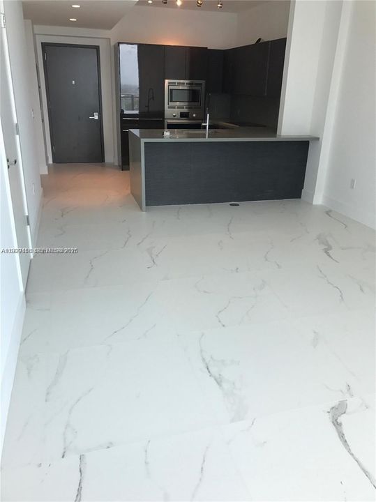 В аренду: $4,000 (1 спален, 1 ванн, 748 Квадратных фут)