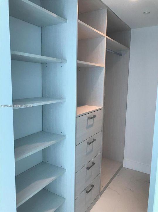 В аренду: $4,000 (1 спален, 1 ванн, 748 Квадратных фут)