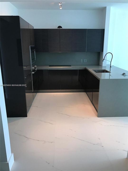 В аренду: $4,000 (1 спален, 1 ванн, 748 Квадратных фут)