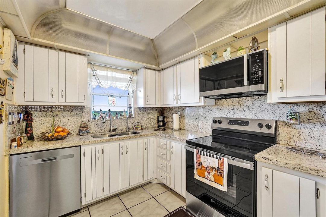 待售: $170,000 (2 贝兹, 2 浴室, 1100 平方英尺)