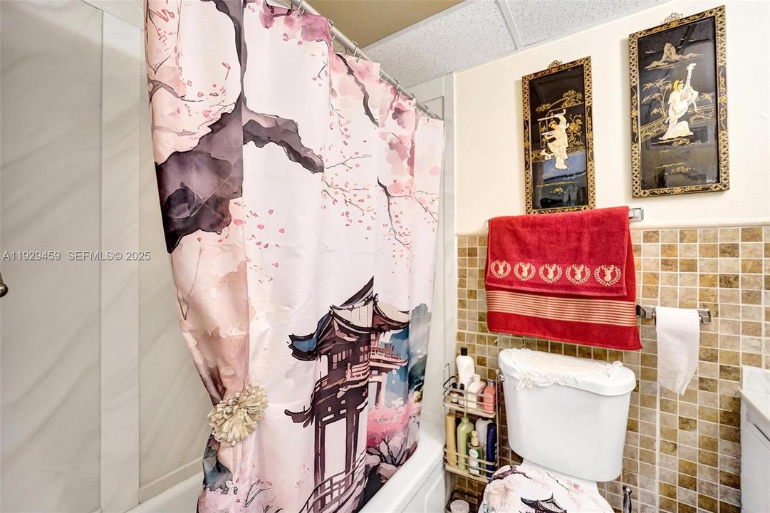 待售: $170,000 (2 贝兹, 2 浴室, 1100 平方英尺)