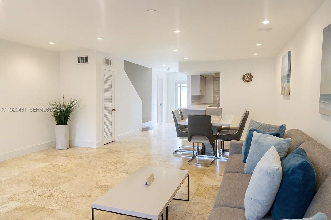 В аренду: $4,000 (2 спален, 2 ванн, 1482 Квадратных фут)