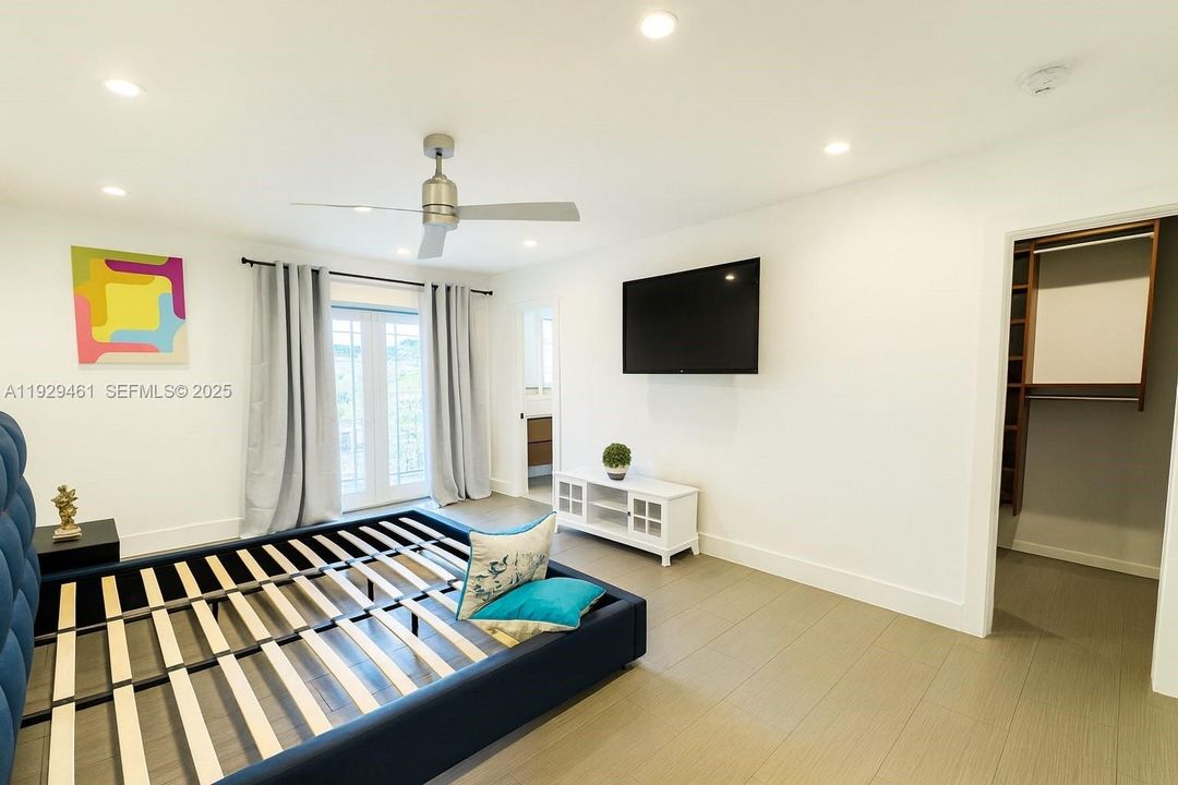 В аренду: $4,000 (2 спален, 2 ванн, 1482 Квадратных фут)