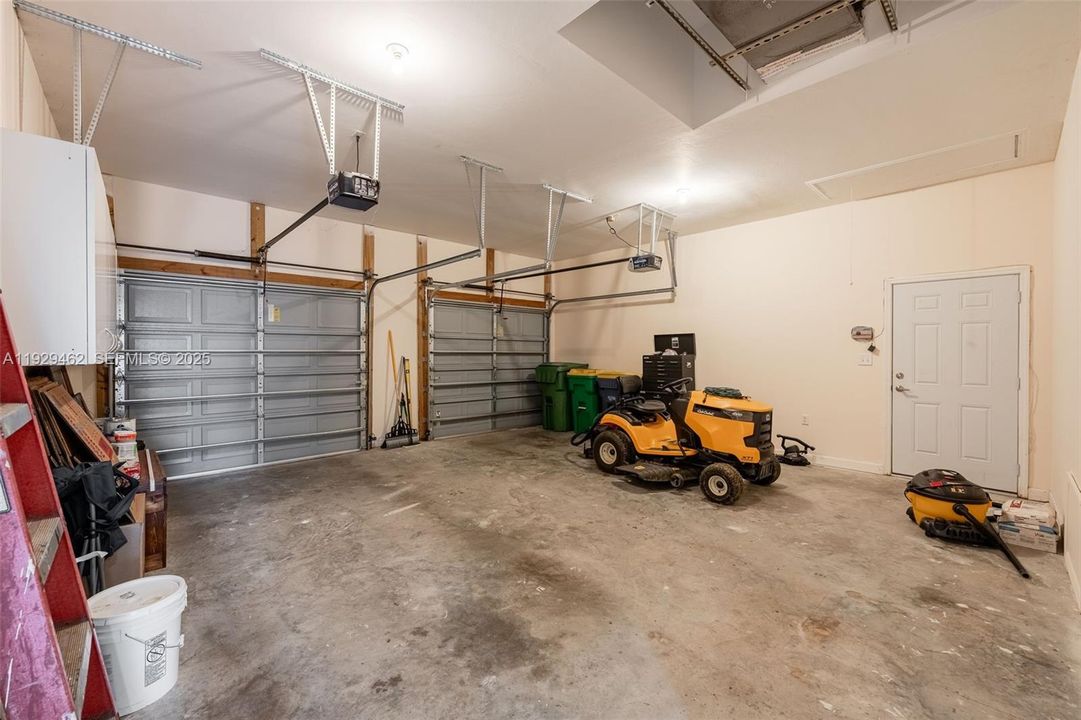 For Sale: $369,000 (3 beds, 2 baths, 1605 Square Feet)