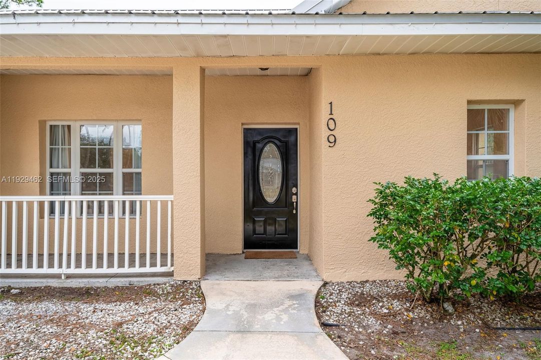 For Sale: $369,000 (3 beds, 2 baths, 1605 Square Feet)