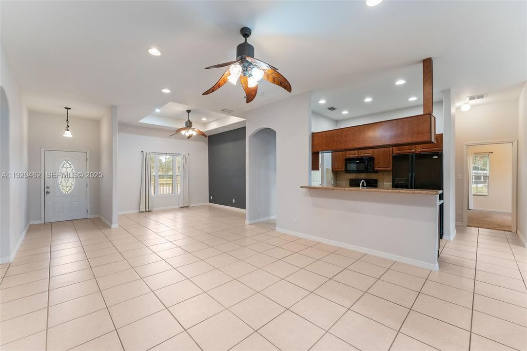 For Sale: $369,000 (3 beds, 2 baths, 1605 Square Feet)