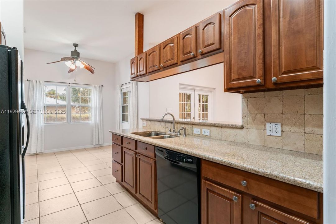 For Sale: $369,000 (3 beds, 2 baths, 1605 Square Feet)