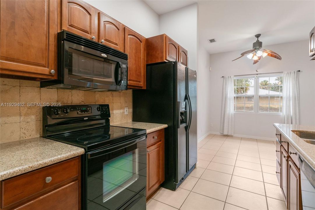 For Sale: $369,000 (3 beds, 2 baths, 1605 Square Feet)