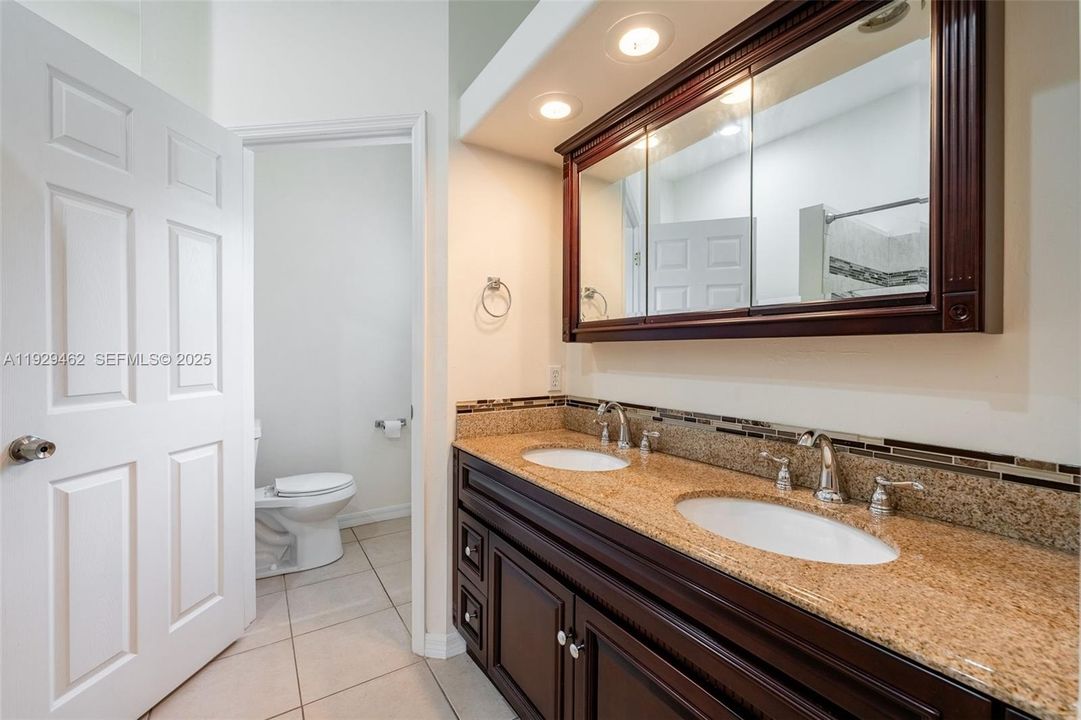 For Sale: $369,000 (3 beds, 2 baths, 1605 Square Feet)