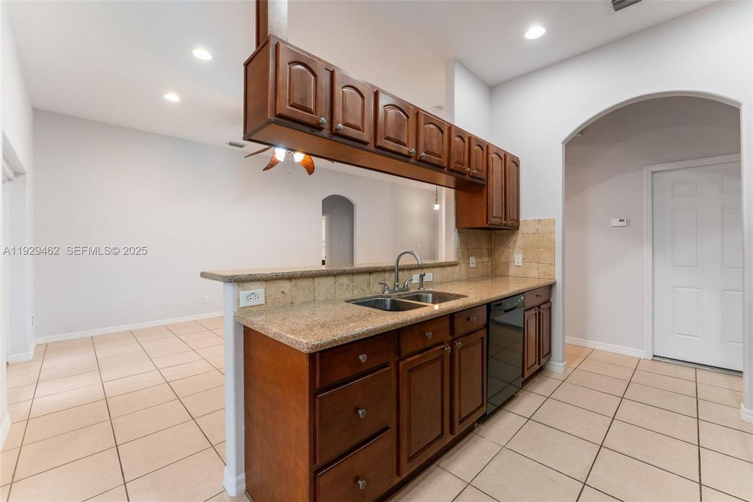 For Sale: $369,000 (3 beds, 2 baths, 1605 Square Feet)