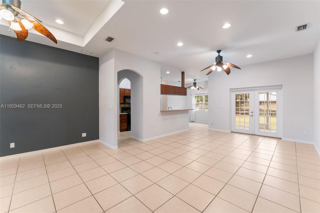 For Sale: $369,000 (3 beds, 2 baths, 1605 Square Feet)