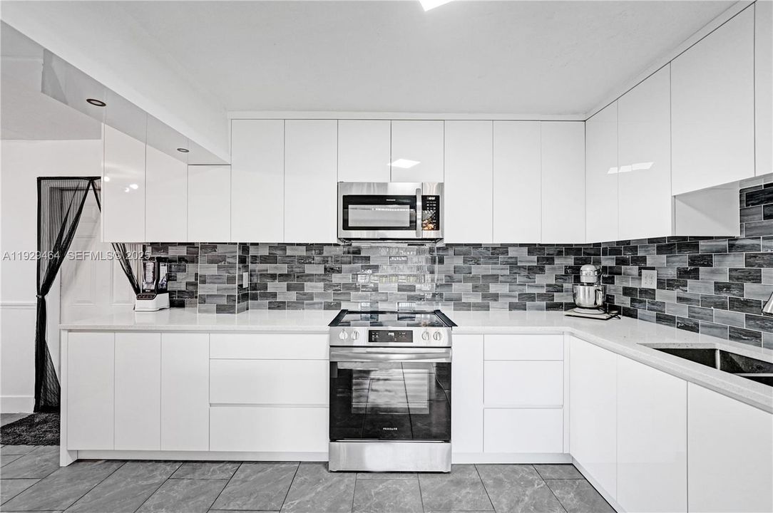 На продажу: $398,000 (3 спален, 1 ванн, 1097 Квадратных фут)