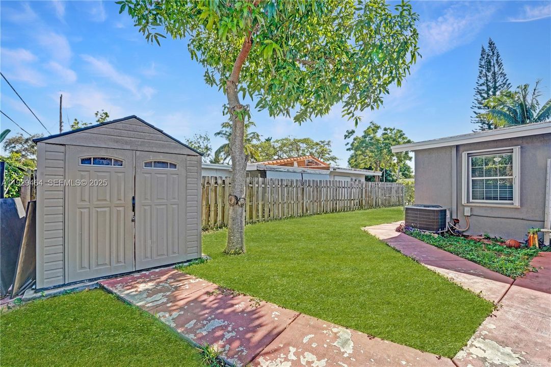 На продажу: $398,000 (3 спален, 1 ванн, 1097 Квадратных фут)