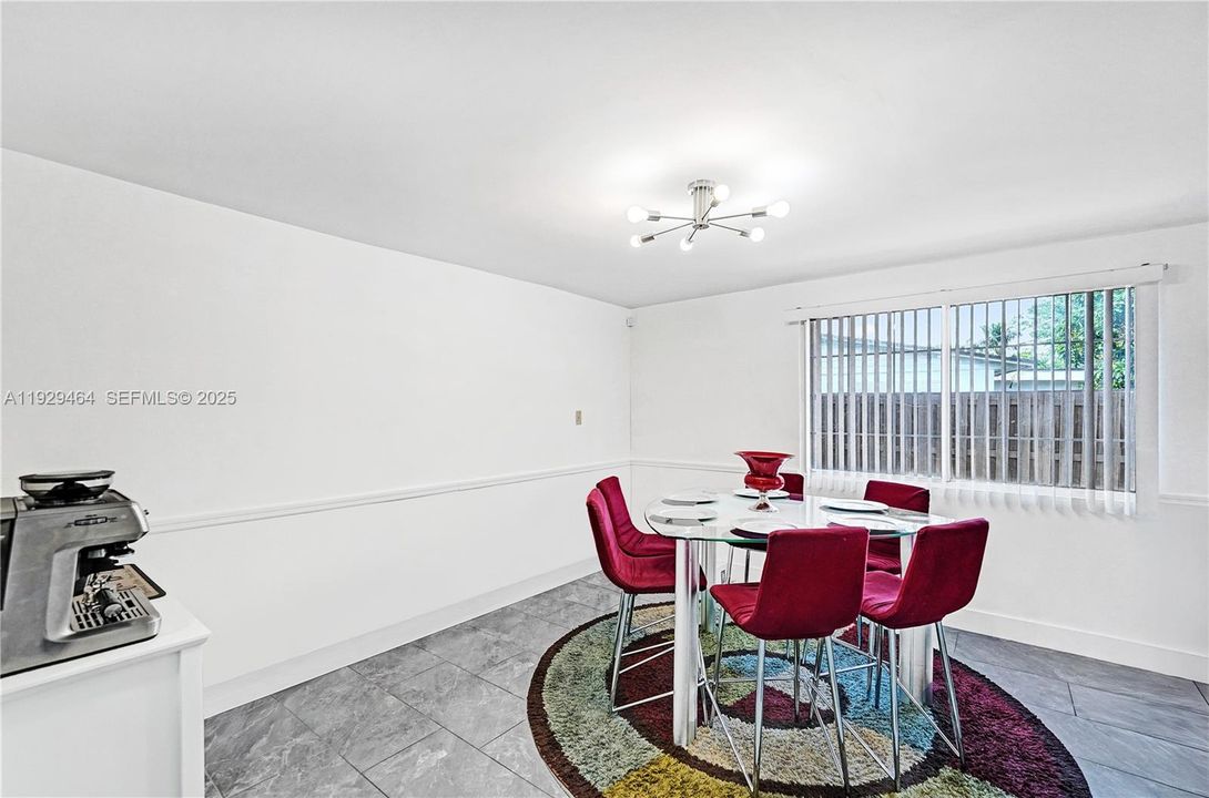 На продажу: $398,000 (3 спален, 1 ванн, 1097 Квадратных фут)