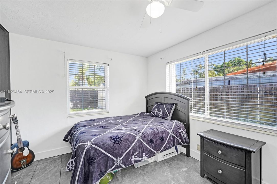 На продажу: $398,000 (3 спален, 1 ванн, 1097 Квадратных фут)