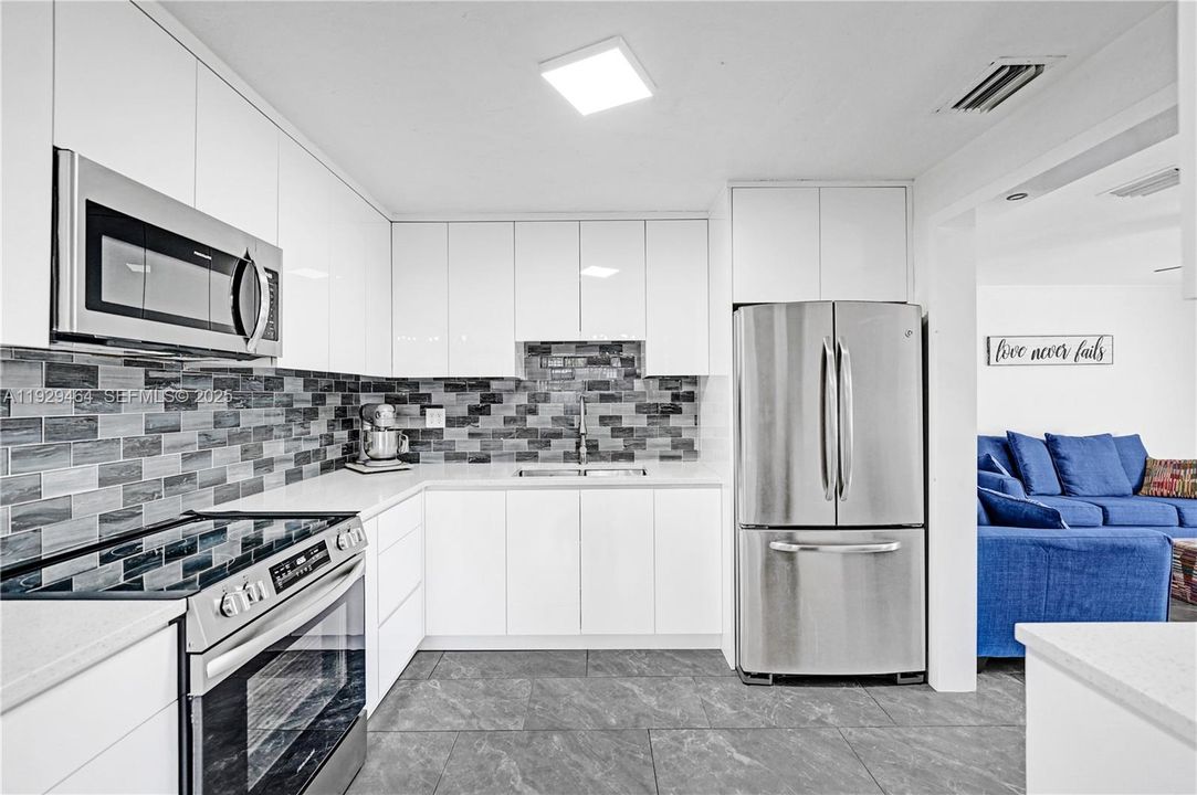 На продажу: $398,000 (3 спален, 1 ванн, 1097 Квадратных фут)