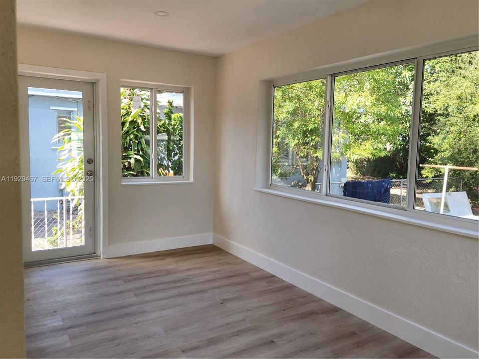 For Sale: $524,000 (2 beds, 2 baths, 1019 Square Feet)