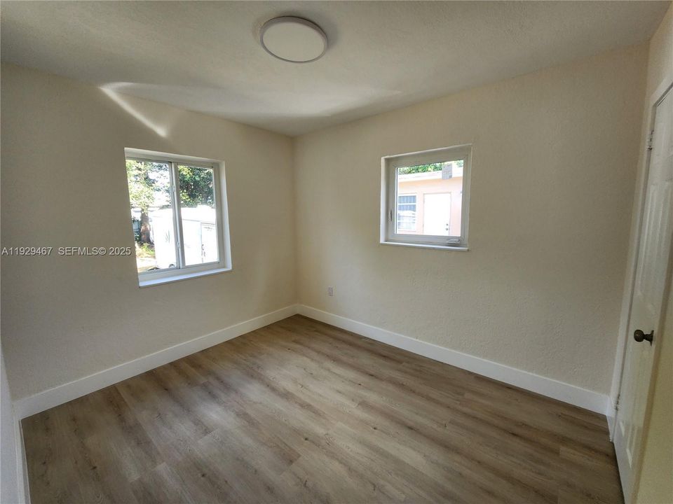 For Sale: $524,000 (2 beds, 2 baths, 1019 Square Feet)