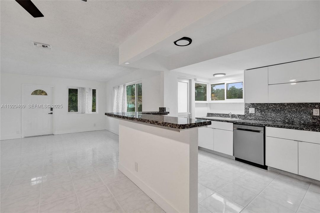 待售: $884,900 (0 贝兹, 0 浴室, 2557 平方英尺)